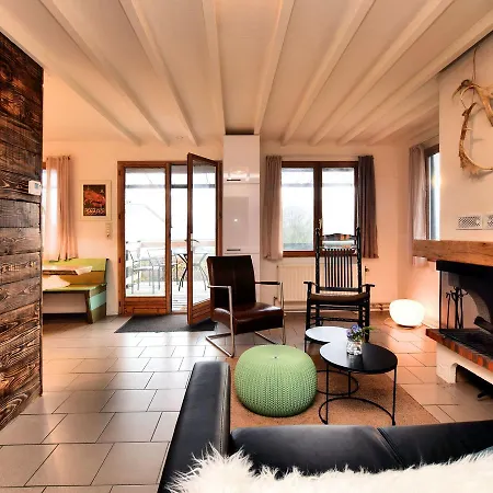 Cozy Chalet In Ponts With Garden Alpehytte