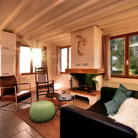 Cozy Chalet In Ponts With Garden Alpehytte